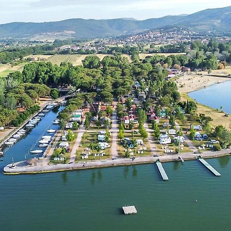 Gorgeous Stacaravan In Tuoro Sul Trasimeno Βίλα Εξωτερικό φωτογραφία