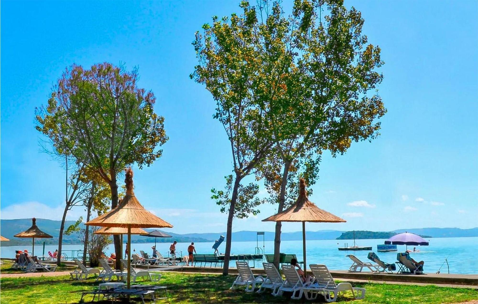 Gorgeous Stacaravan In Tuoro Sul Trasimeno Βίλα Εξωτερικό φωτογραφία