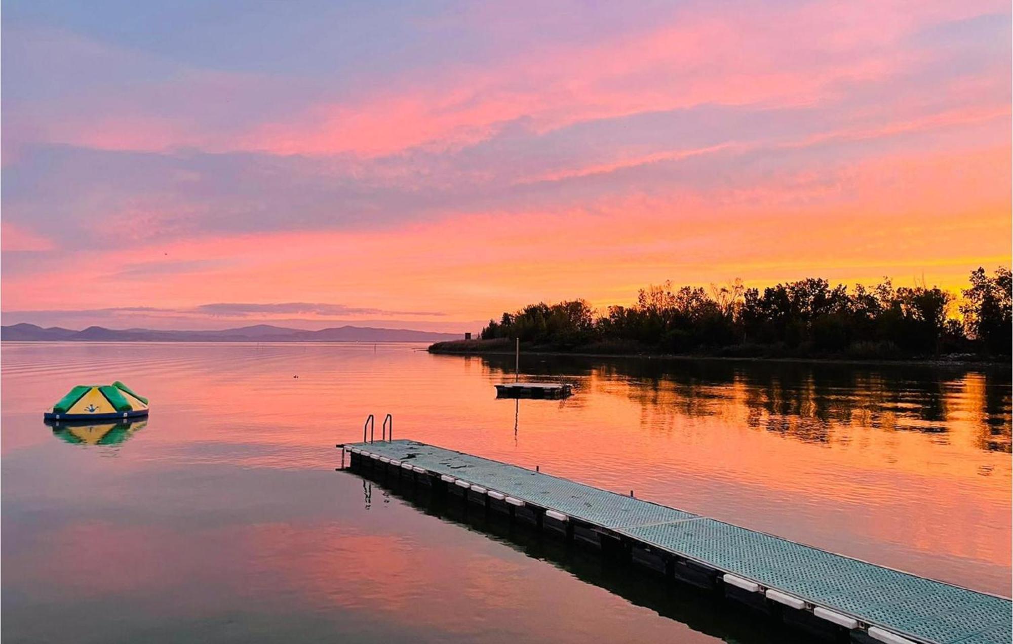 Gorgeous Stacaravan In Tuoro Sul Trasimeno Βίλα Εξωτερικό φωτογραφία